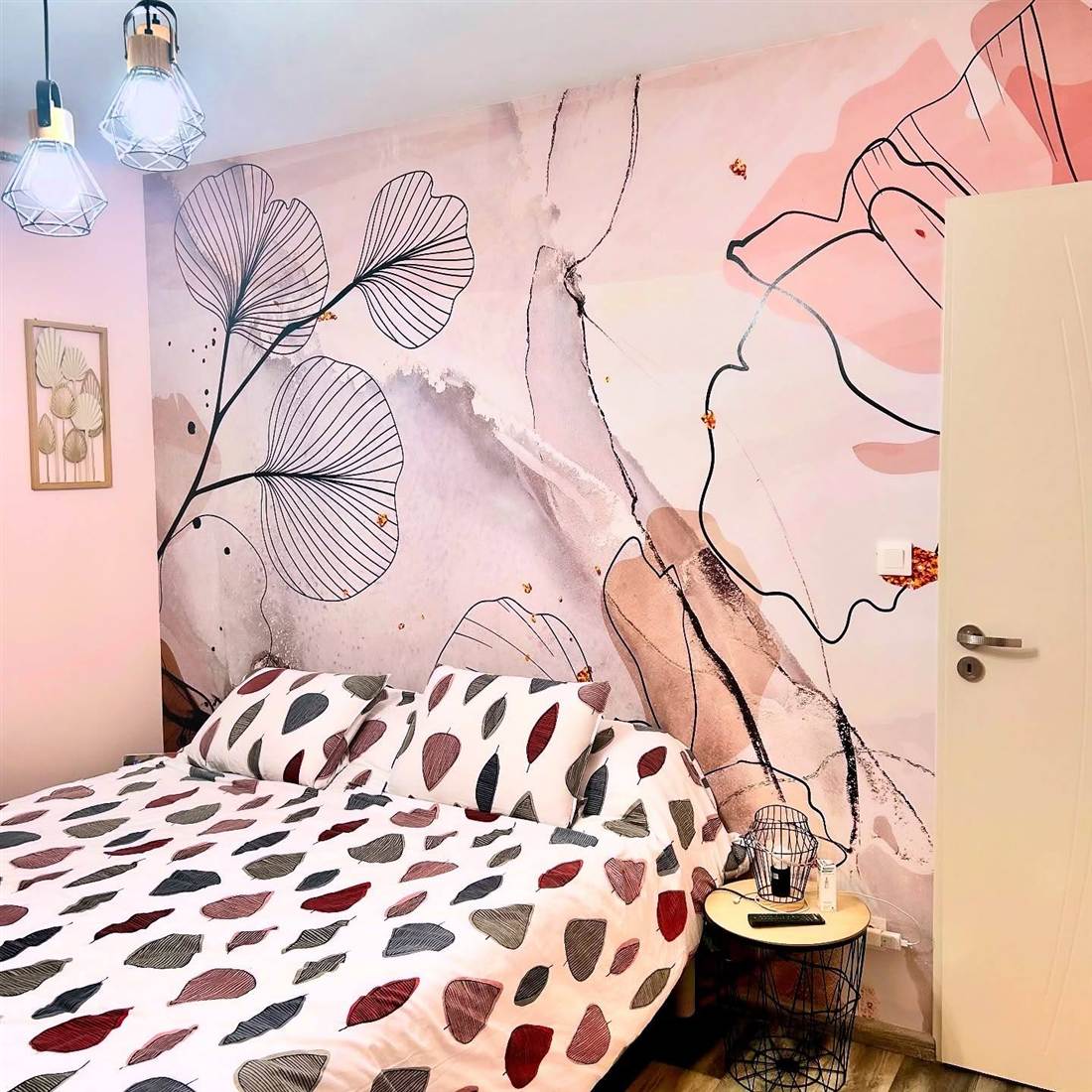Chambre avec papier peint panoramique