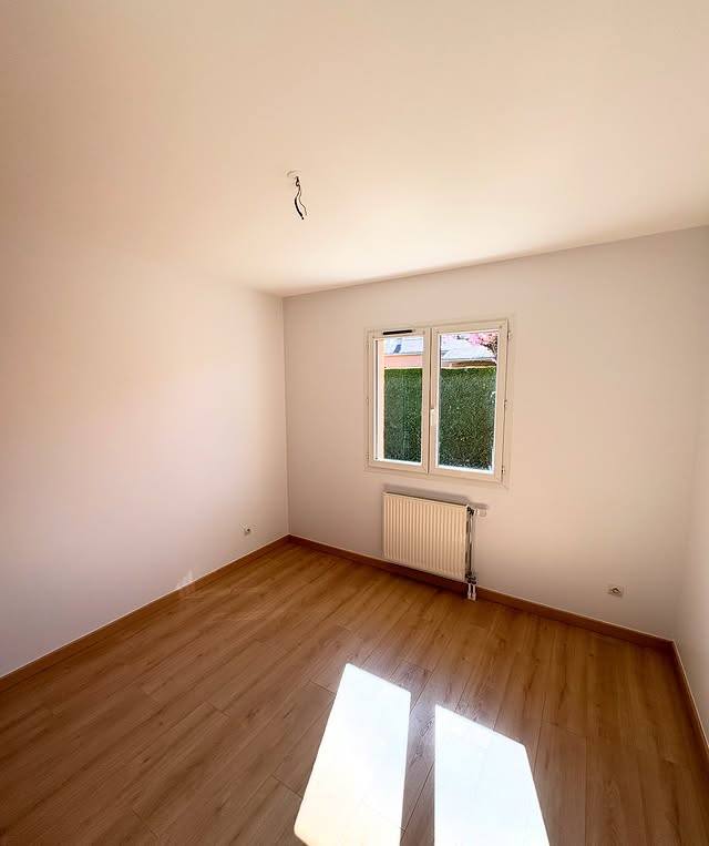 Avant : Chambre vide avant mise en peinture