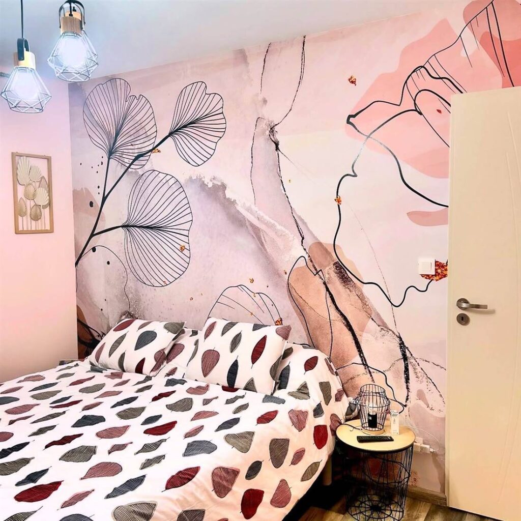 Après : Chambre avec papier peint panoramique